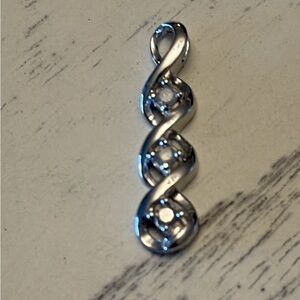 Elegant 10k Diamond Twisted Pendant